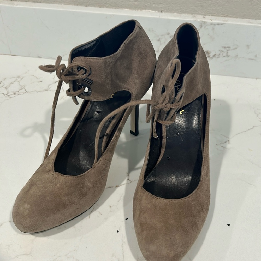 Cole Haan  Sz 10 GUC taupe suede heels with ankle strap